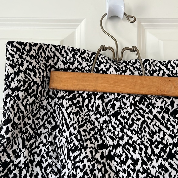 Premise -black and white stretch pull on Capri bottom. Size medium. - Picture 7 of 12